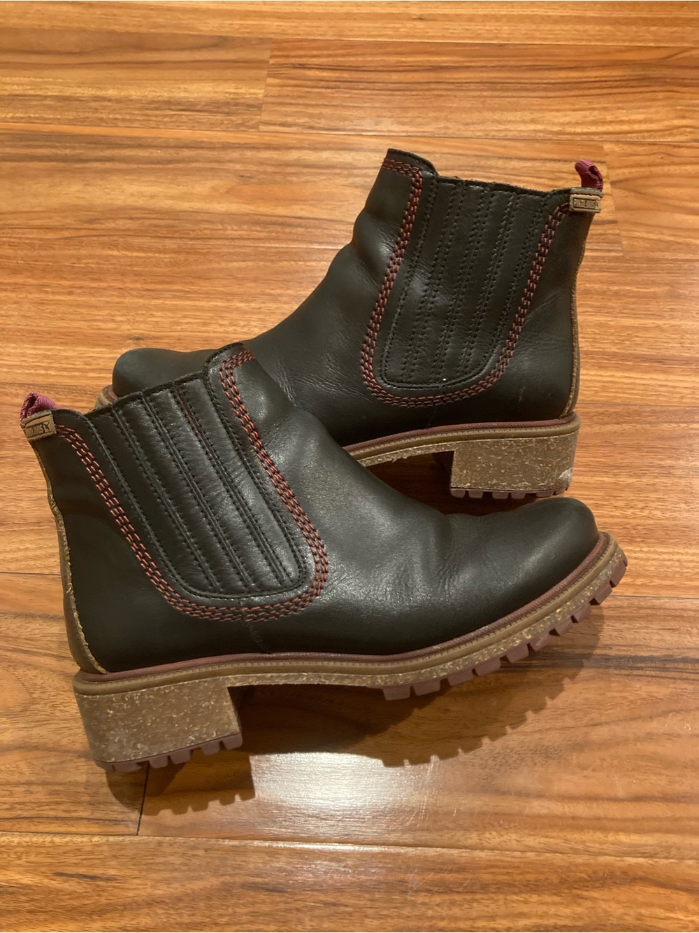 Pikolinos Aspe Boots Womens SZ8/39Black Leather Chelsea Ankle Lug Sole Side Zip